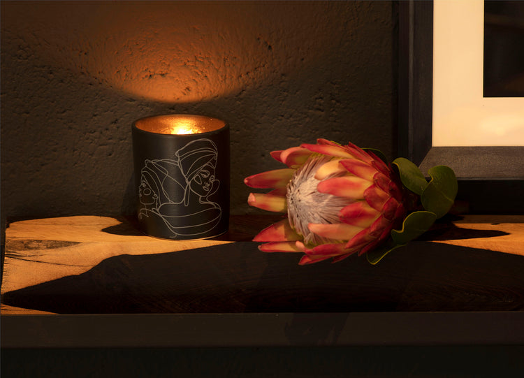 Sonhos Candle with Lit